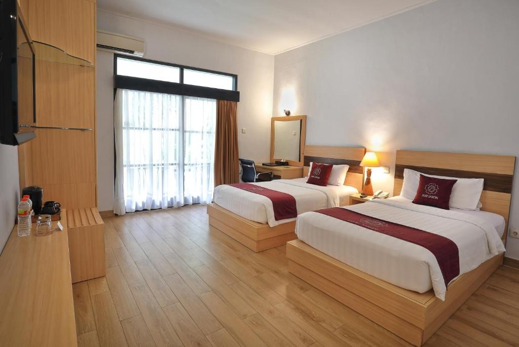 هتل پوری سارون سمینیاک